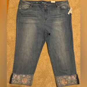 NWT Westport Signature Fit Cuffed Jeans